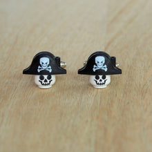 Load image into Gallery viewer, Pirate skull cufflinks
